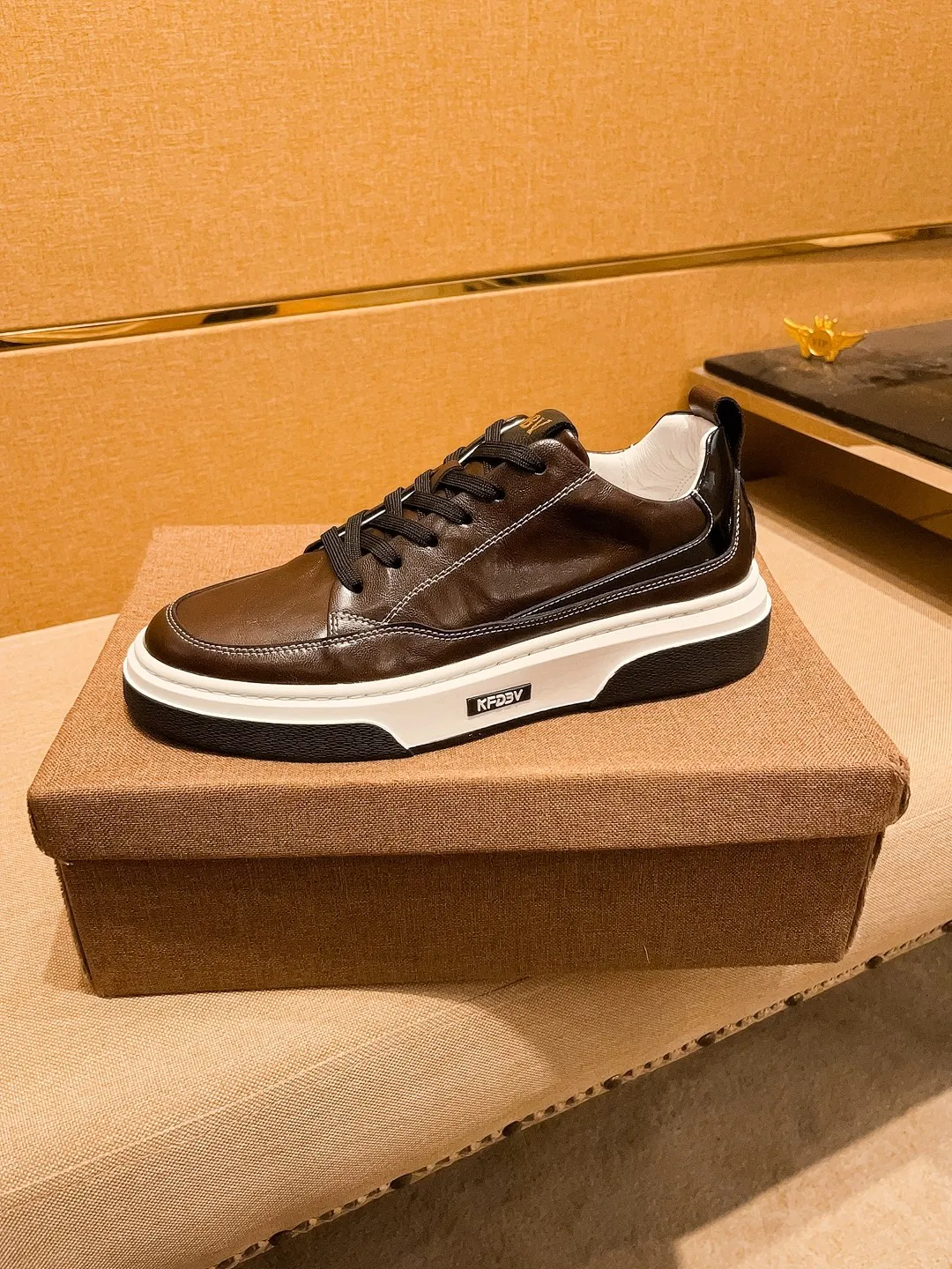 Men's shoes 💰 420💰【BV】🔥 High-end men's shoes brand official website 1:1 latest masterpiece: the upper is made of Italian imported first-layer cowhide with a comfortable and breathable lining➕original non-slip and wear-resistant outsole🔥, making walking more convenient and comfortable! An exclusive new model, a stunning work, a beautiful 1:1 replica [color] compared to the official quality! Create a fashionable personality to set off your uniqueness! A must-have for trendy men! Classic🔥Size: 38-44 Color: 🔥Multiple colors available🔥.